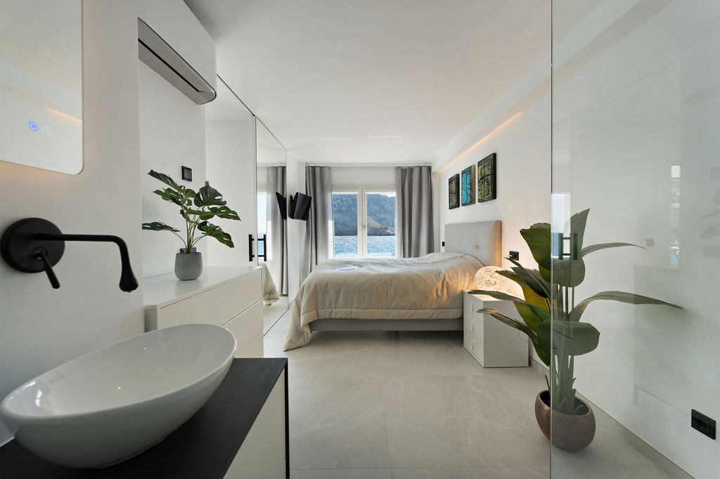 Schlafzimmer 1