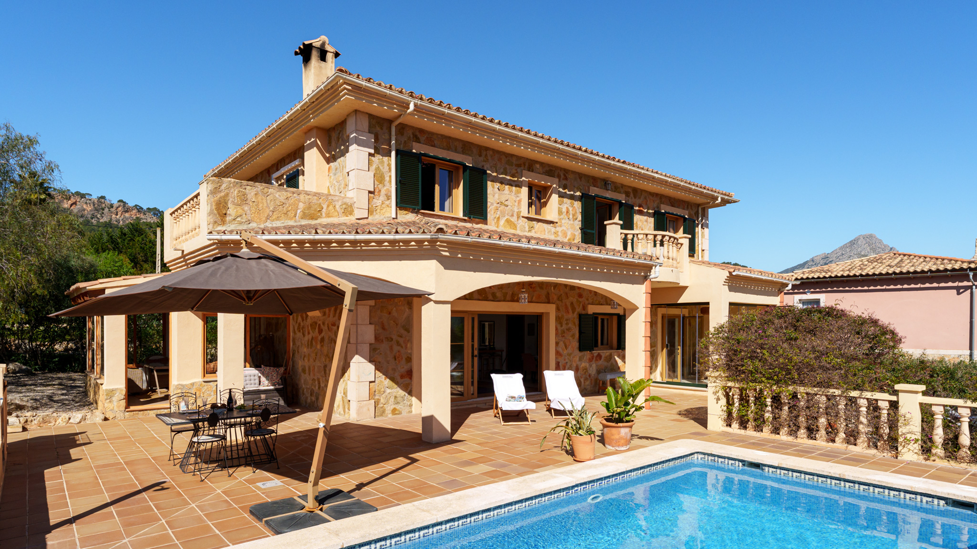 Villa mediterránea en zona residencial tranquila con vistas panorámicas al Galatzó