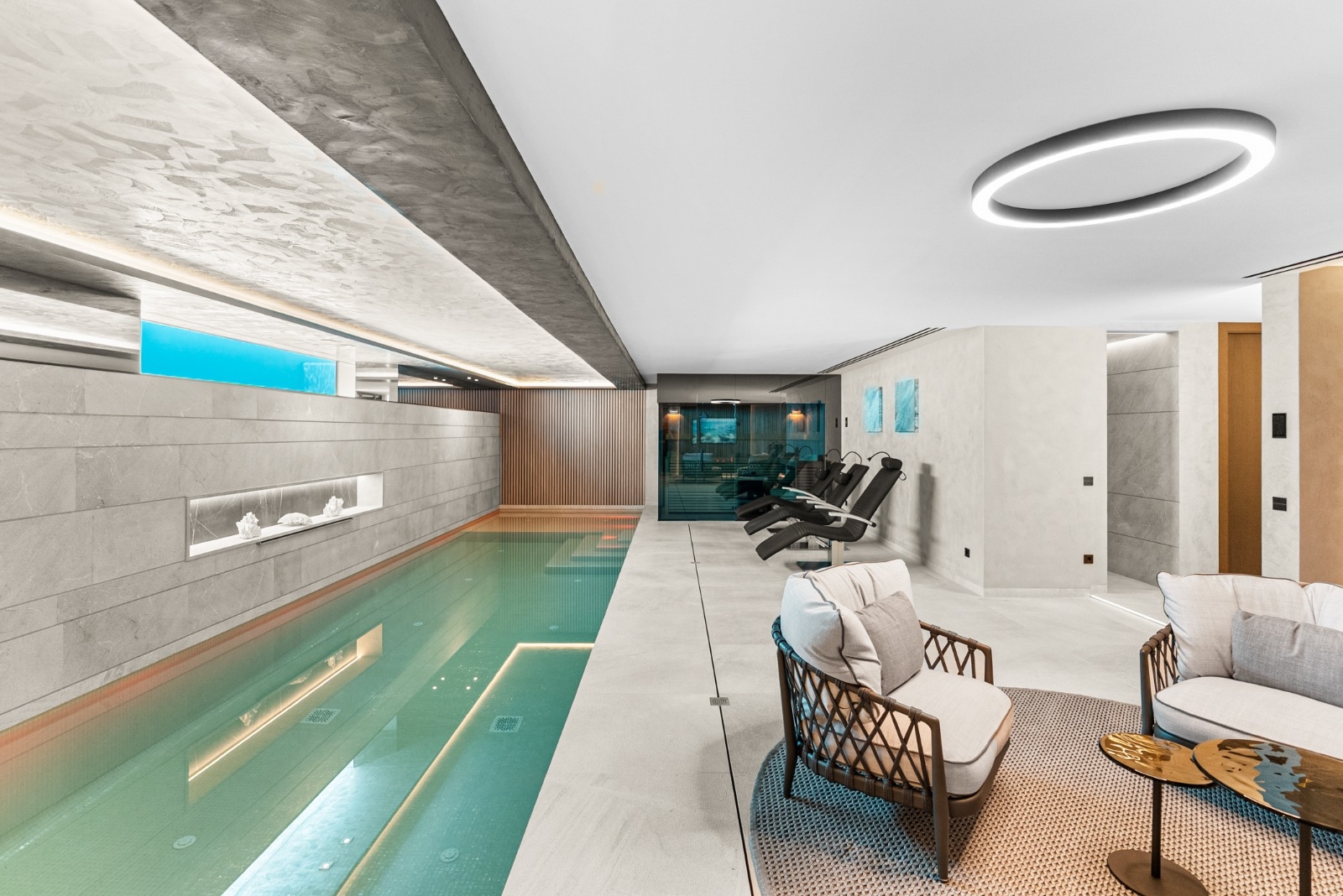 Indoor-Pool