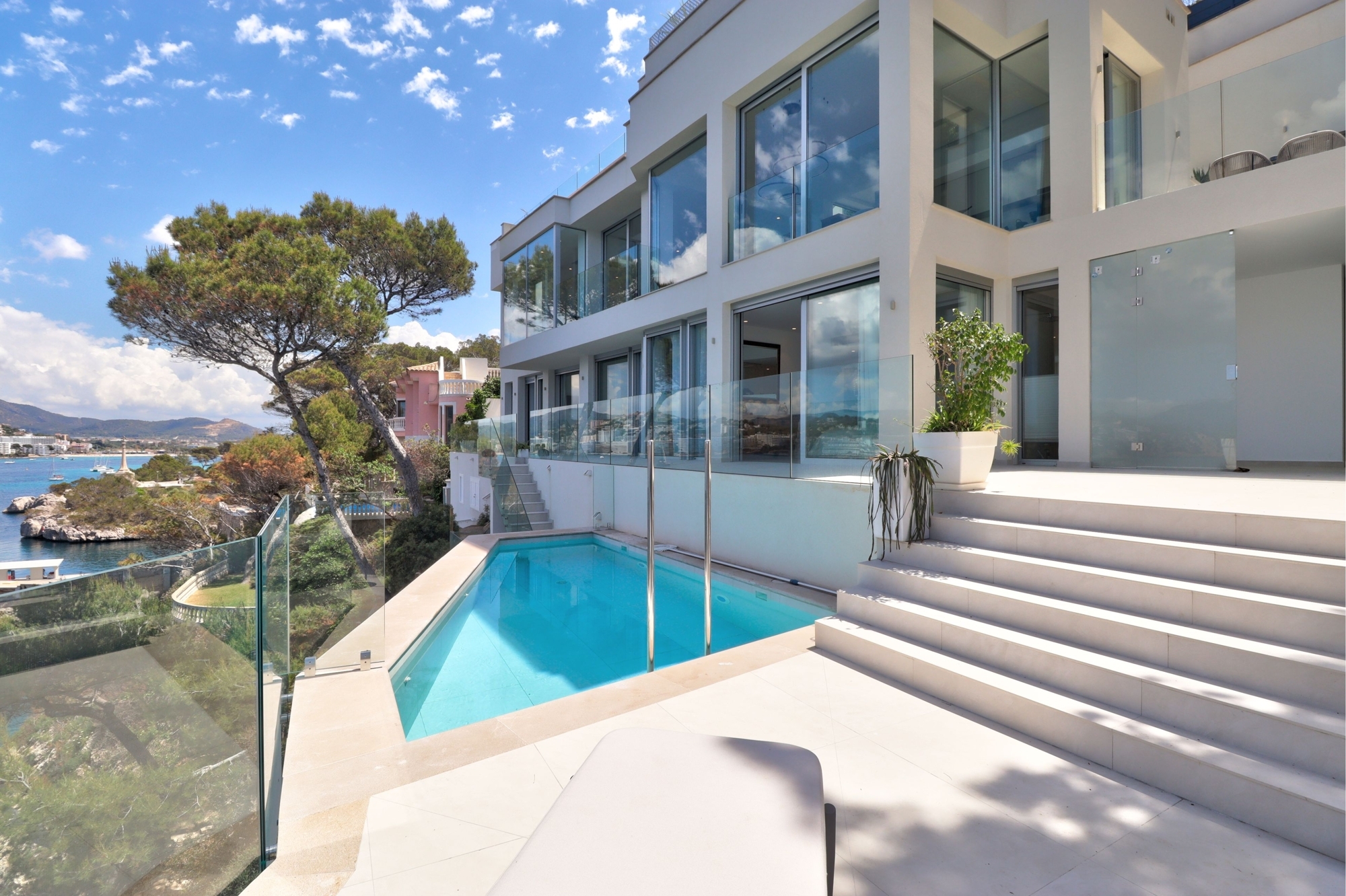 Renovated frontline Villa with private sea access