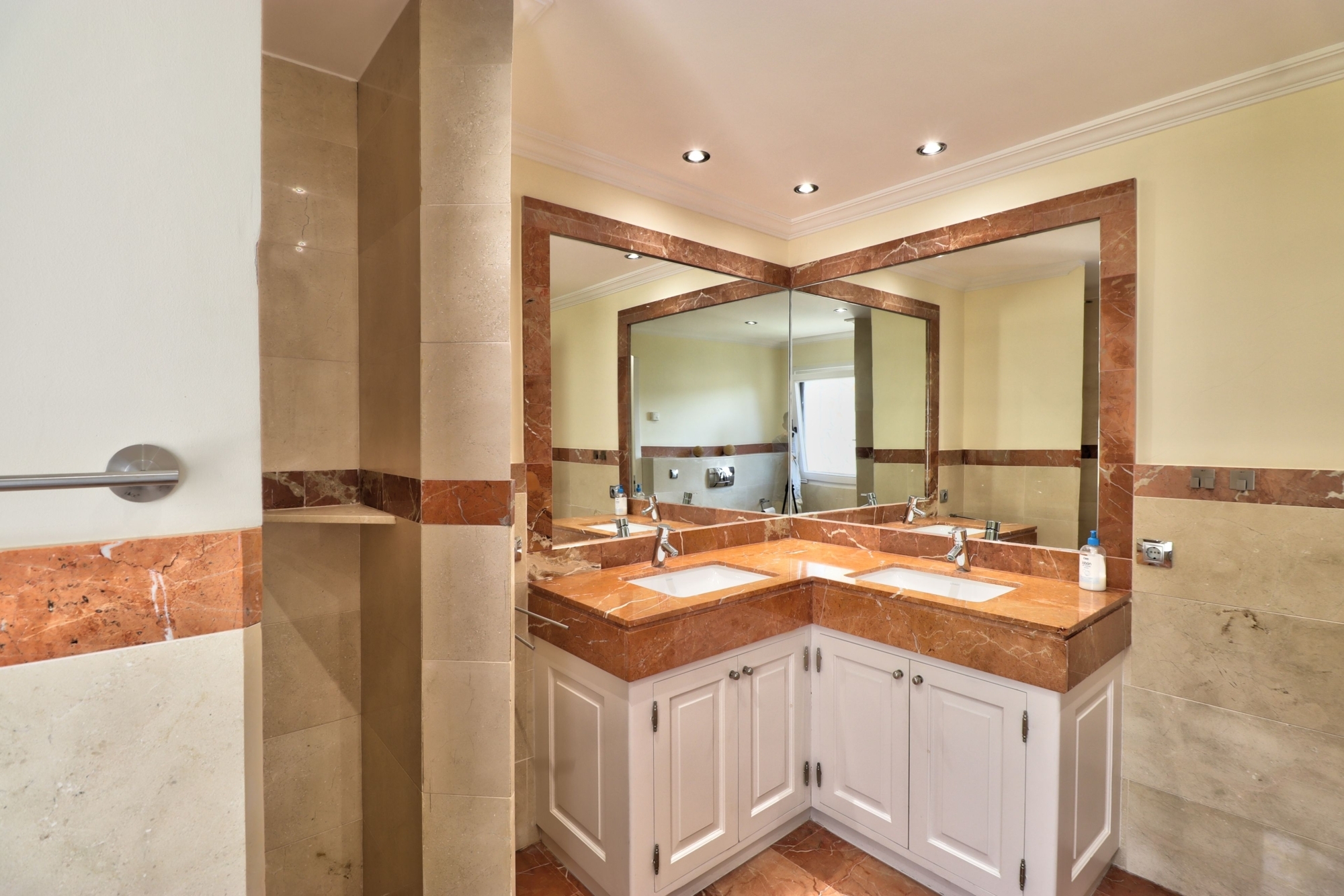 Badezimmer 2