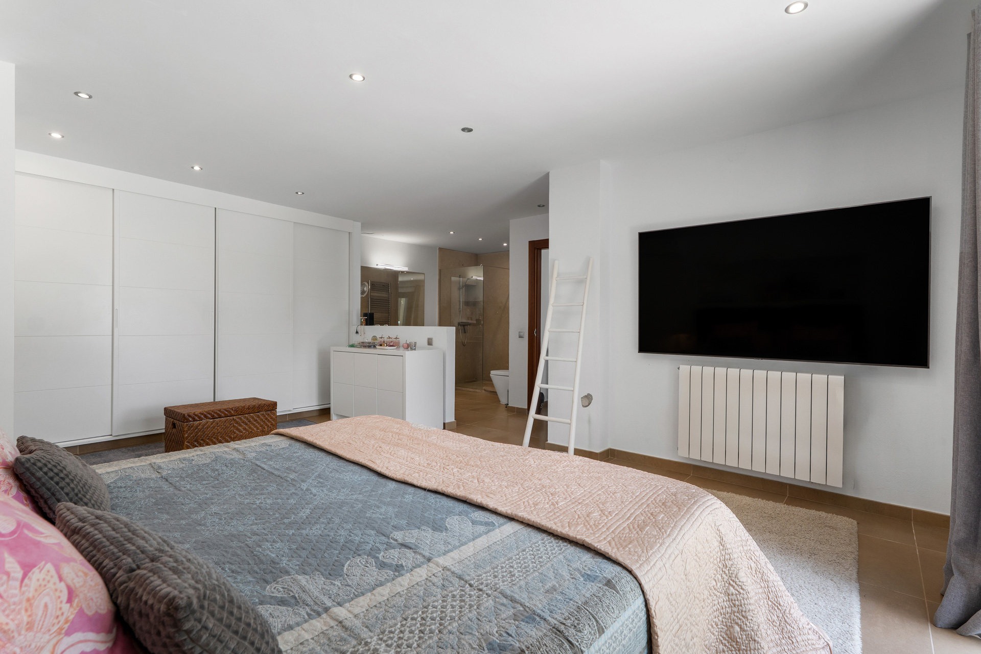 Schlafzimmer 1