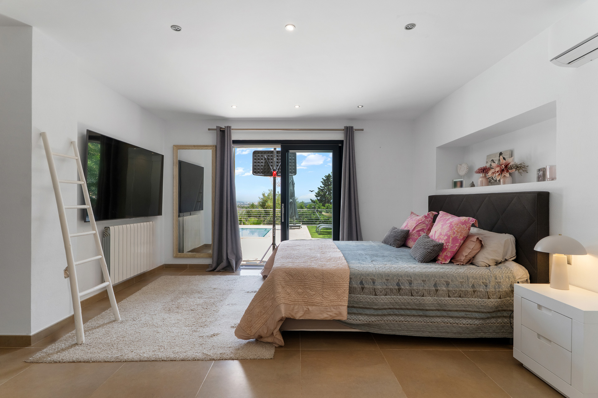 Schlafzimmer 1