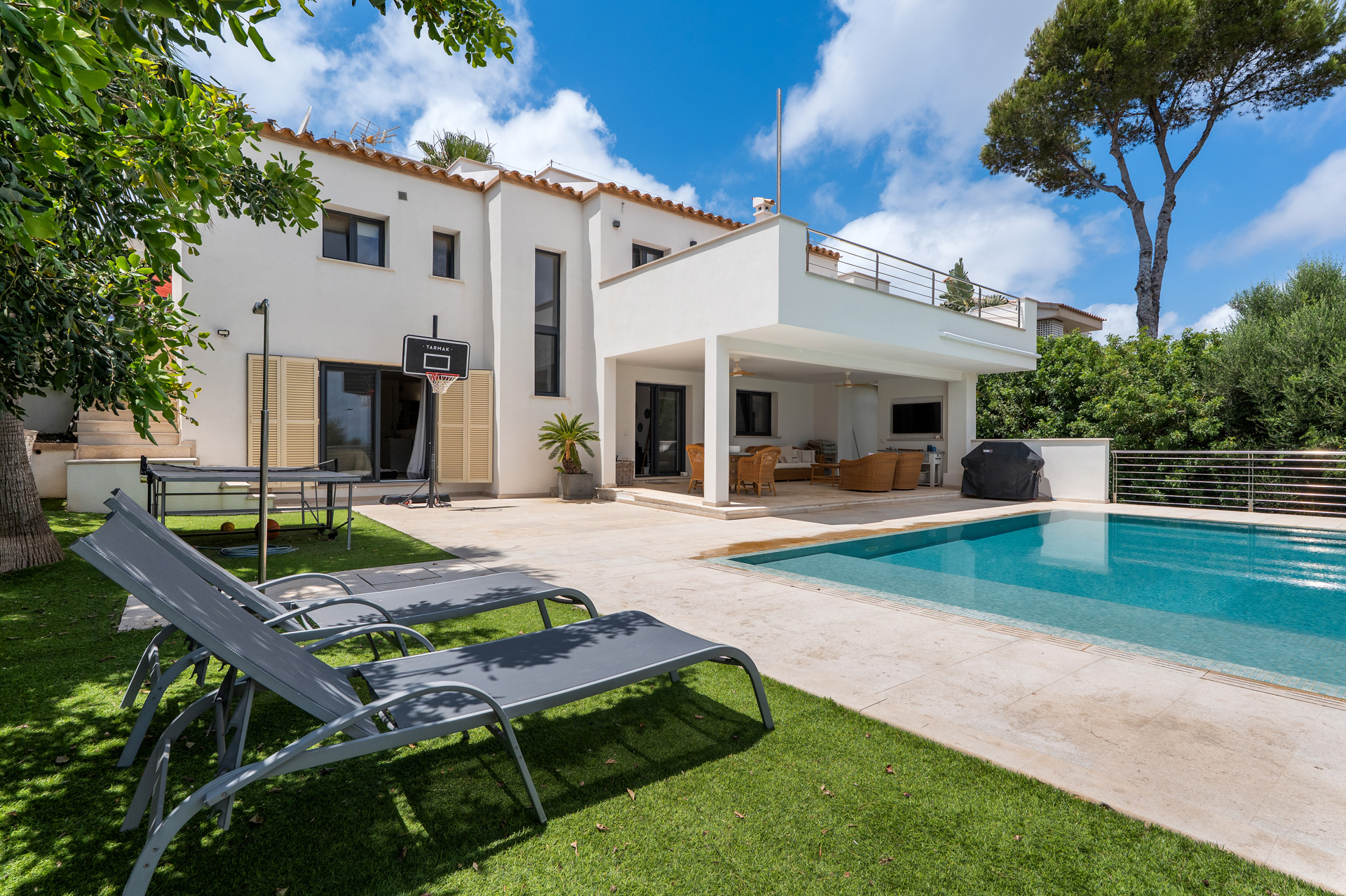 Terrasse, Pool und Garten