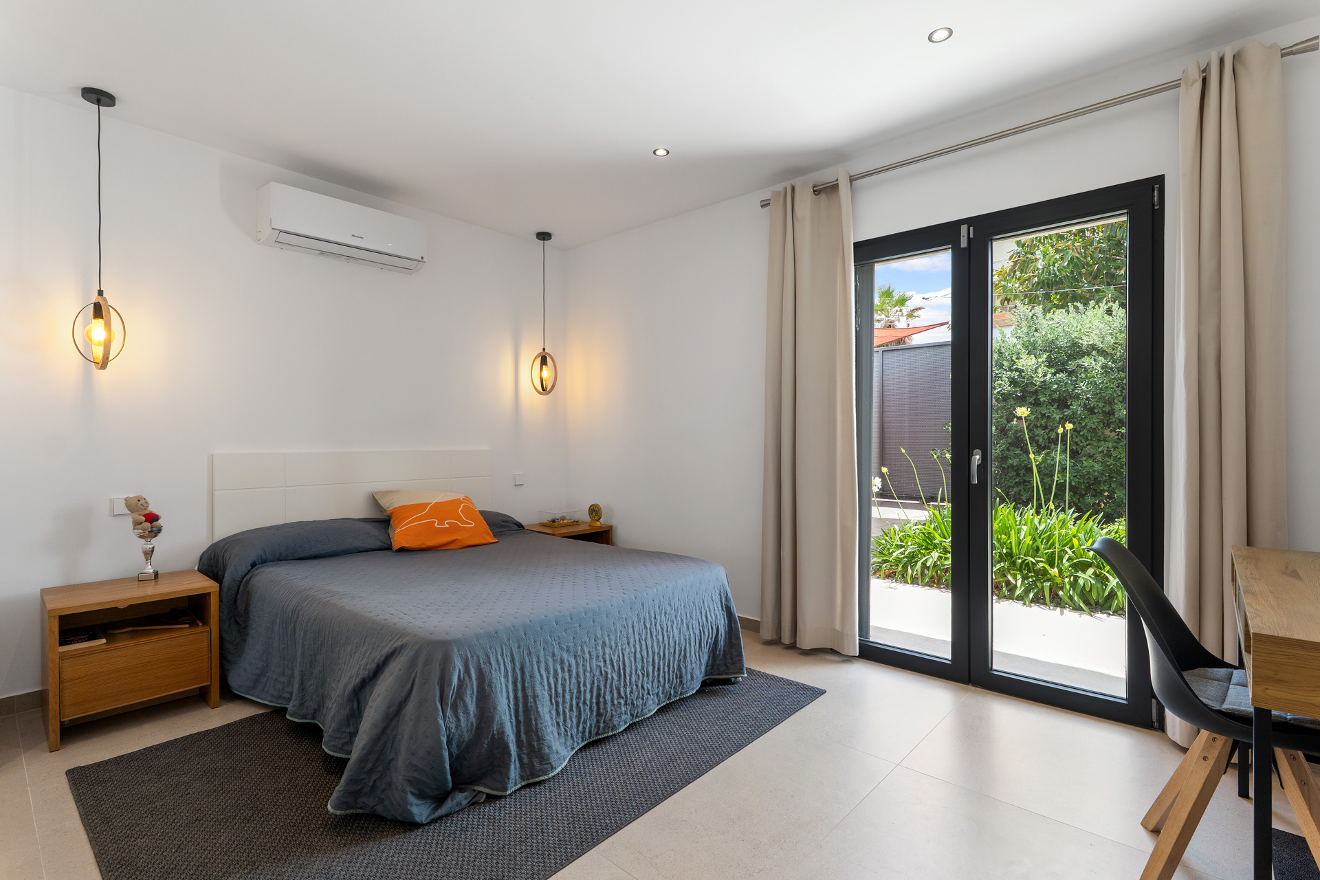Schlafzimmer 4