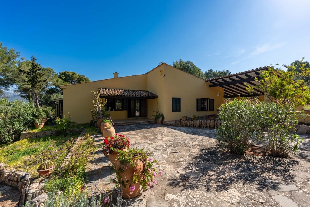 Authentische Finca mit großem Garten und viel Potenzial in Port Andratx
