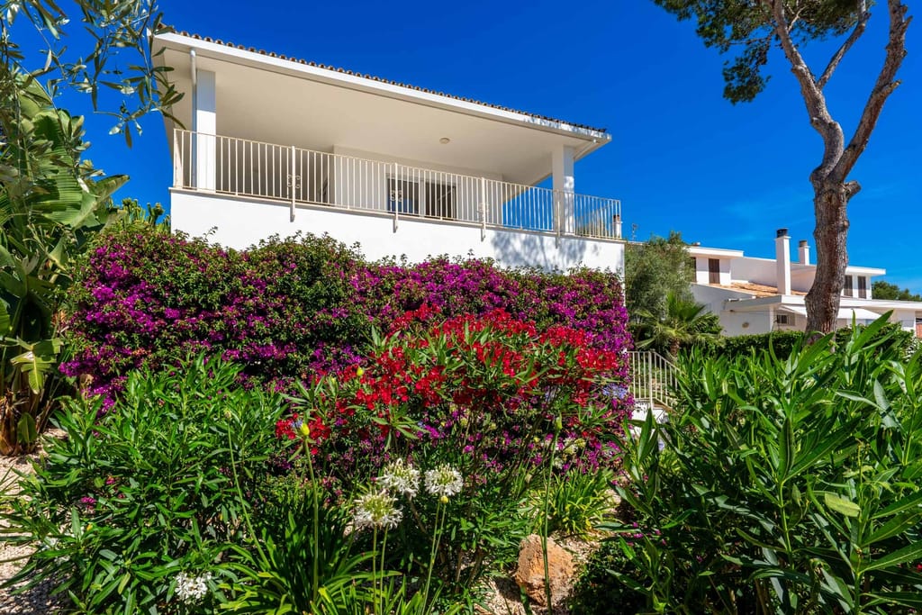 Moderne Villa mit separatem Gästebereich in ruhiger Lage