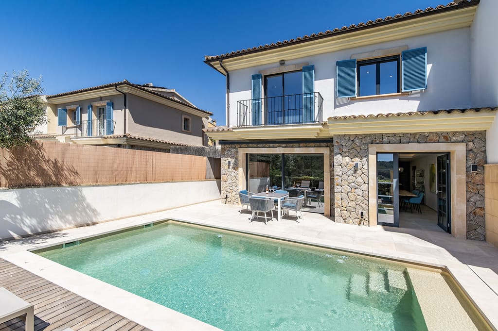 Mediterrane Doppelhaushälfte mit Panoramaweitblick in Capdella
