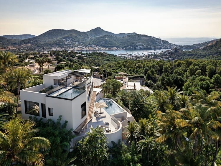 Luxuriöse Neubauvilla der Extraklasse mit unvergleichlichem Meer- und Hafenblick