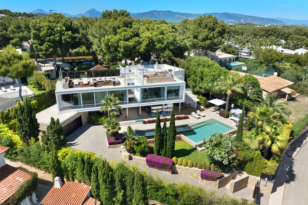 Exklusive Designervilla mit sensationellem Meerblick in Bestlage