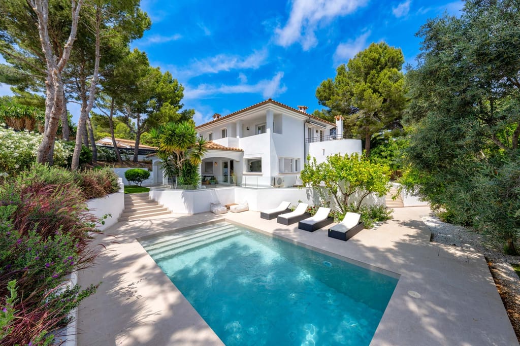 Mediterrane Villa in begehrter Wohnlage – stilvoll modernisiert und bezugsfertig