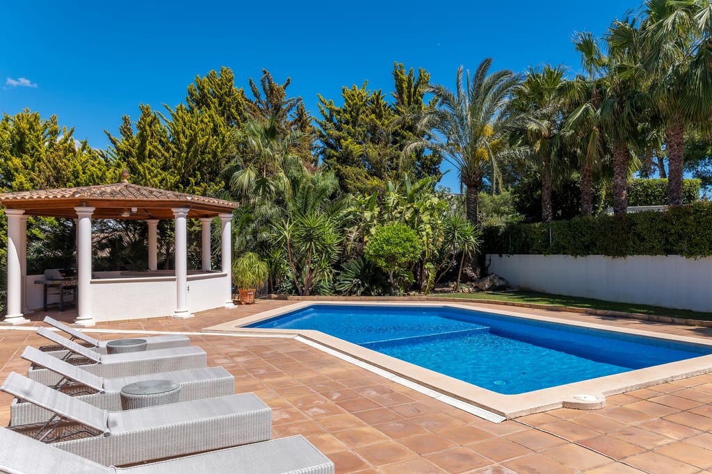 Pool mit Barbecue