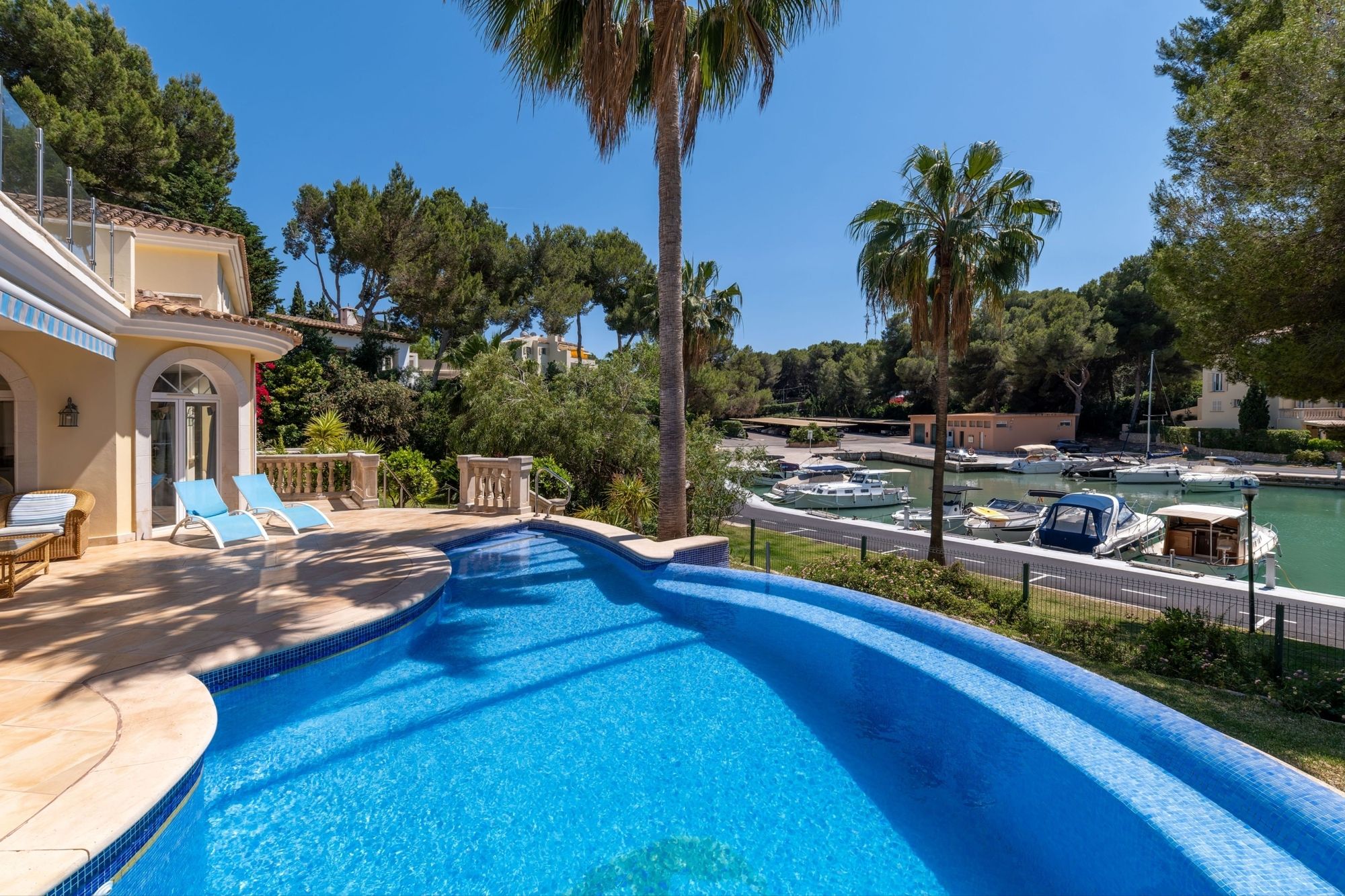 Poolterrasse