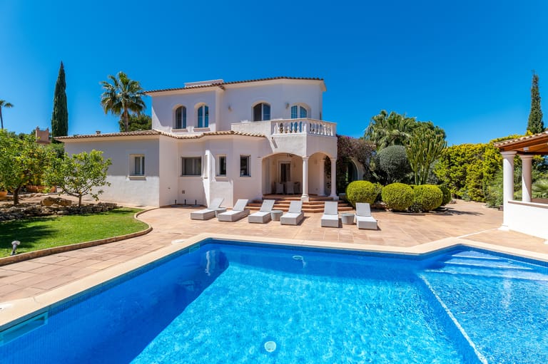 Elegante Familienvilla mit Golfmitgliedschaft in Nova Santa Ponsa