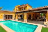 Mediterrane Villa mit Pool