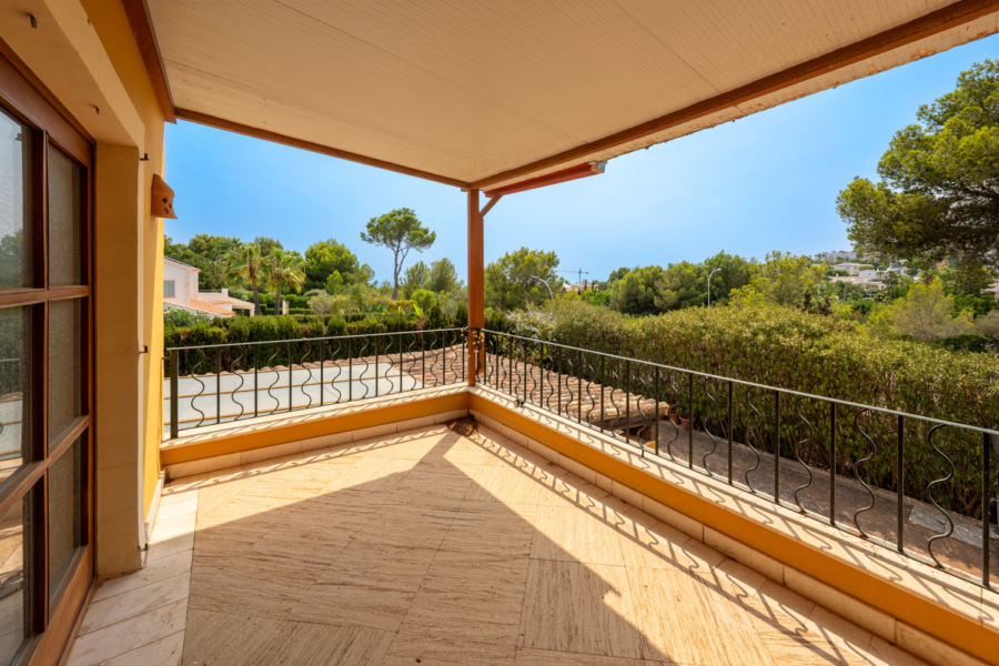 Mediterrane Villa auf großzügigem Grundstück - Terrasse im 1. OG (5681)