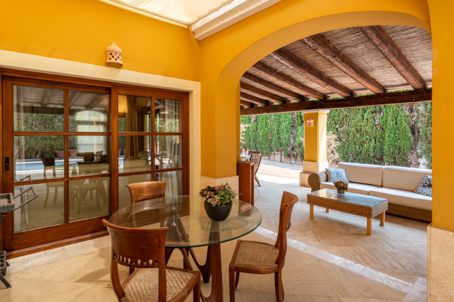 Mediterrane Villa auf großzügigem Grundstück - Terrasse (5669)