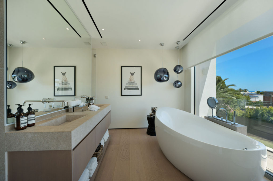 Exklusive Designervilla mit sensationellem Meerblick in Bestlage - Badezimmer 1 (6410)