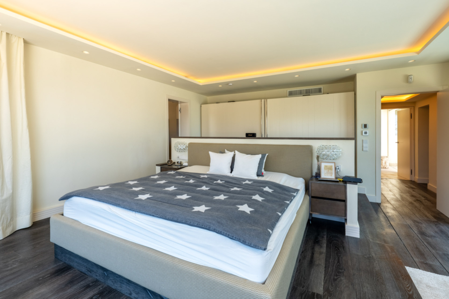 Schlafzimmer 1