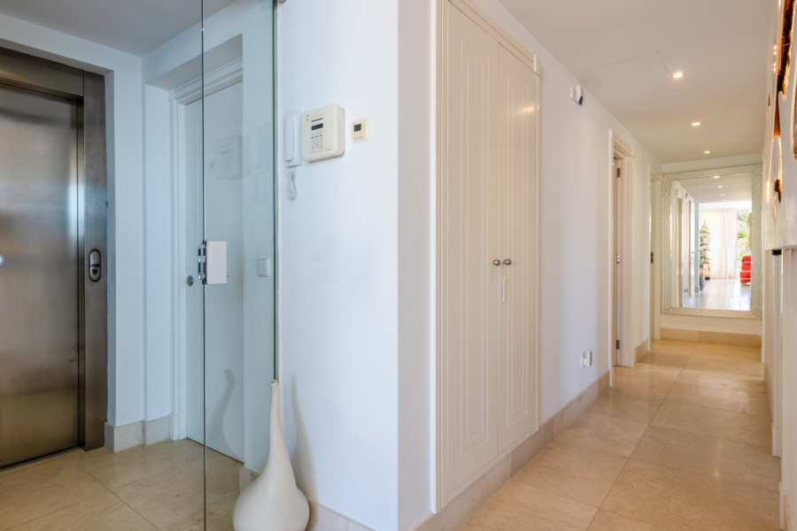 Modernes Penthouse mit privatem Pool und atemberaubendem Meerblick - Aufzug (5569)