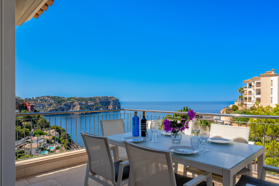 Modernes Penthouse mit privatem Pool und atemberaubendem Meerblick - Terrasse mit Essbereich (5567)