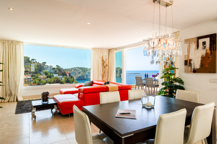 Modernes Penthouse mit privatem Pool und atemberaubendem Meerblick - Wohn-Essbereich (5561)