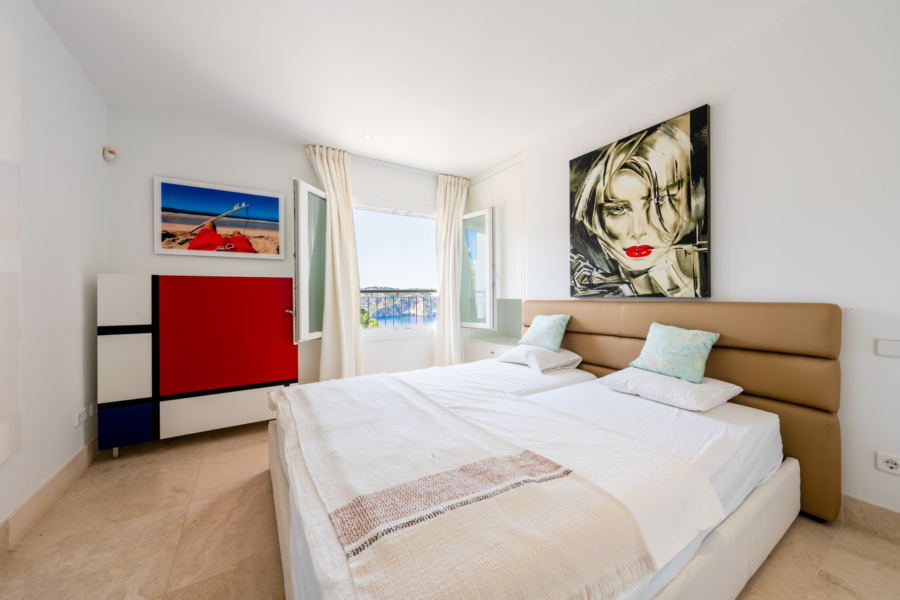 Modernes Penthouse mit privatem Pool und atemberaubendem Meerblick - Schlafzimmer 2 (5573)