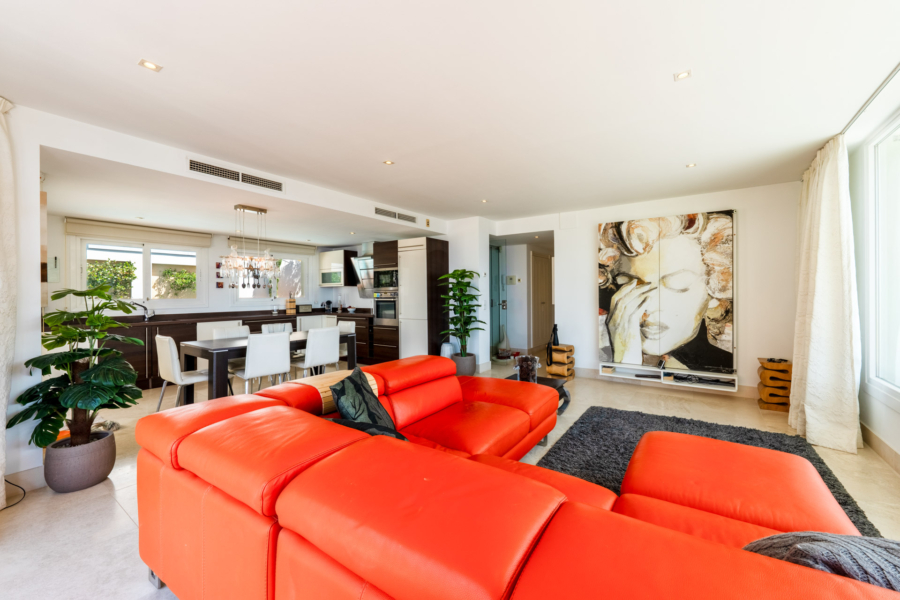 Modernes Penthouse mit privatem Pool und atemberaubendem Meerblick - Offene Küche und Wohnbereich (5562)