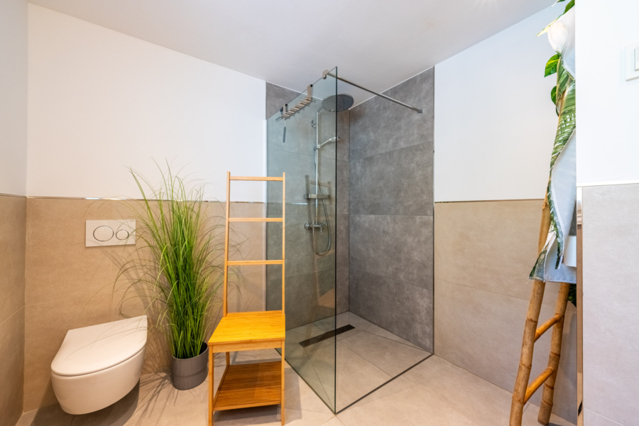 Duplex-Penthouse in mediterraner Anlage mit atemberaubendem Meerblick - Badezimmer 1 (15650)
