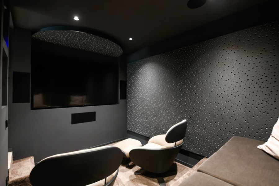 Stilvolle Luxusvilla im modern-mediterranen Design mit Panoramablick und exklusiver Ausstattung - Heimkino (6712)