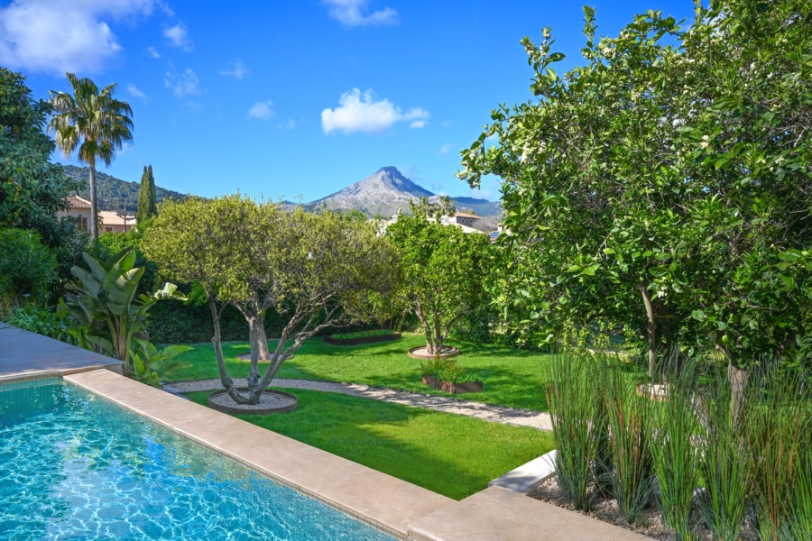 Stilvolle Luxusvilla im modern-mediterranen Design mit Panoramablick und exklusiver Ausstattung - Garten (6695)