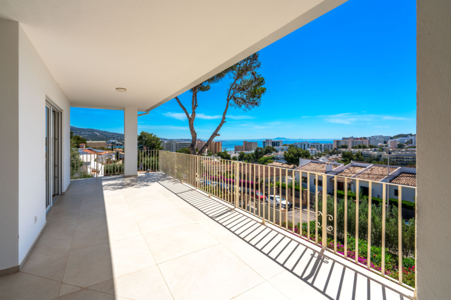 Moderne Villa mit separatem Gästebereich in ruhiger Lage - Überdachte Terrasse (5472)