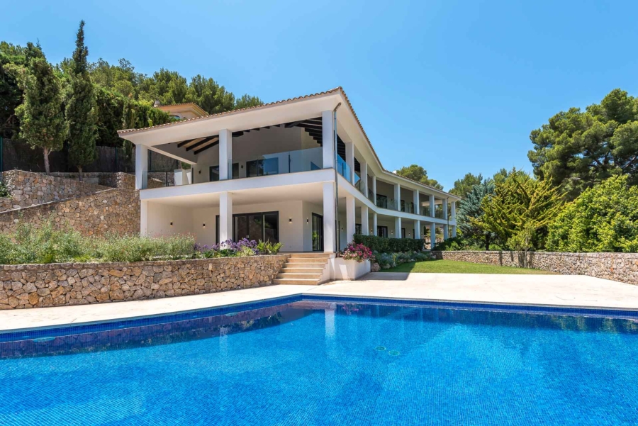 Exklusive kernsanierte Villa in zweiter Meereslinie in Cala Fornells - Moderne Villa mit Pool (4292)