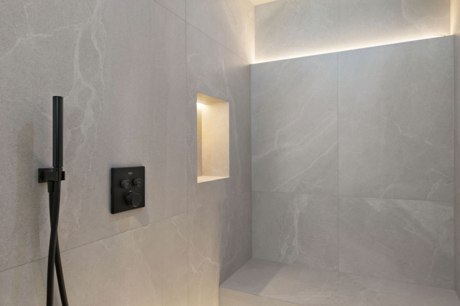 Hochwertig kernsaniertes Meerblick-Appartement in erster Meereslinie – Cala Llamp - Detailaufnahme (6165)