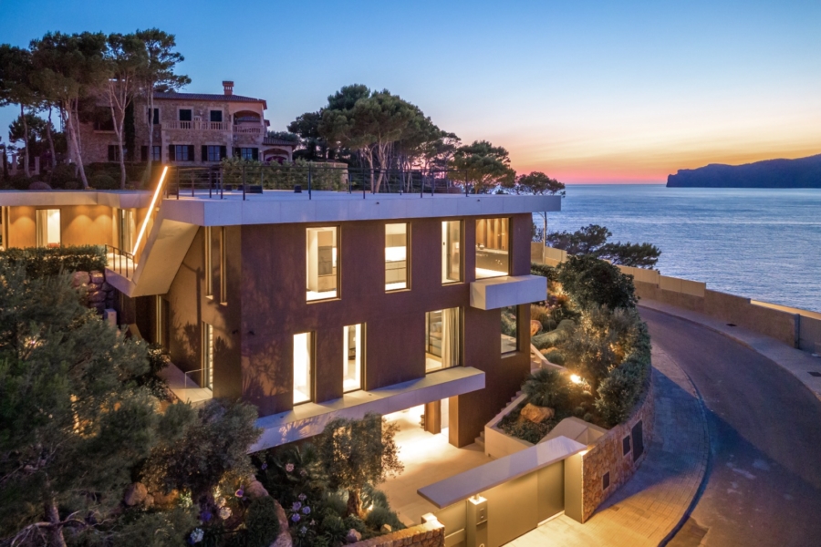 Neubauvilla mit Top-Meerblick in Santa Ponsa - Abendaufnahme (13848)