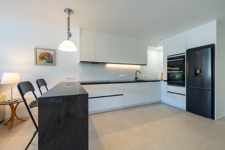 Kernsaniertes Duplex-Appartement in Strandnähe - Moderne Küche (12617)