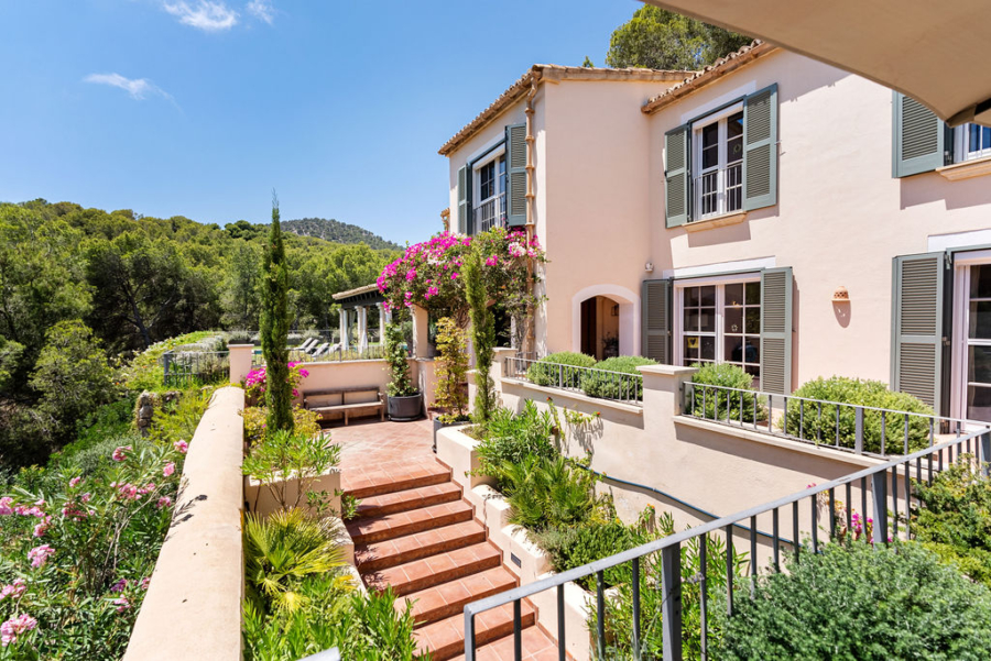 Mediterrane Villa in ruhiger Lage mit Meer- und Panoramablick - Zugang zur Immobilie (5777)