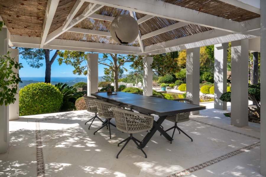Außergewöhnliches Anwesen mit spektakulärem Meer-Panoramablick - Terrasse mit Essbereich (6666)