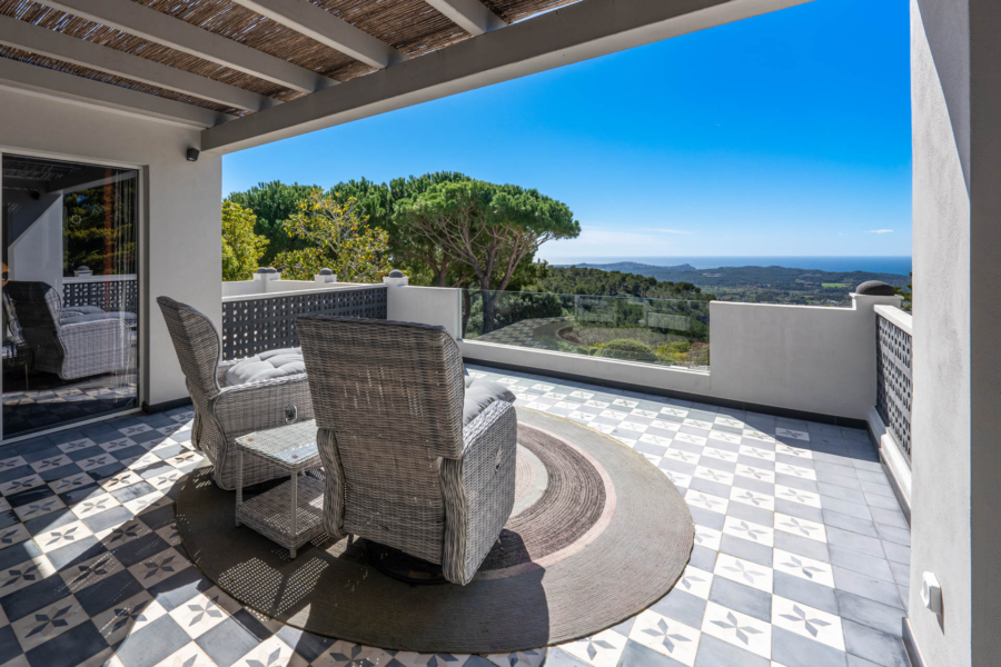 Außergewöhnliches Anwesen mit spektakulärem Meer-Panoramablick - Terrasse im OG (6683)