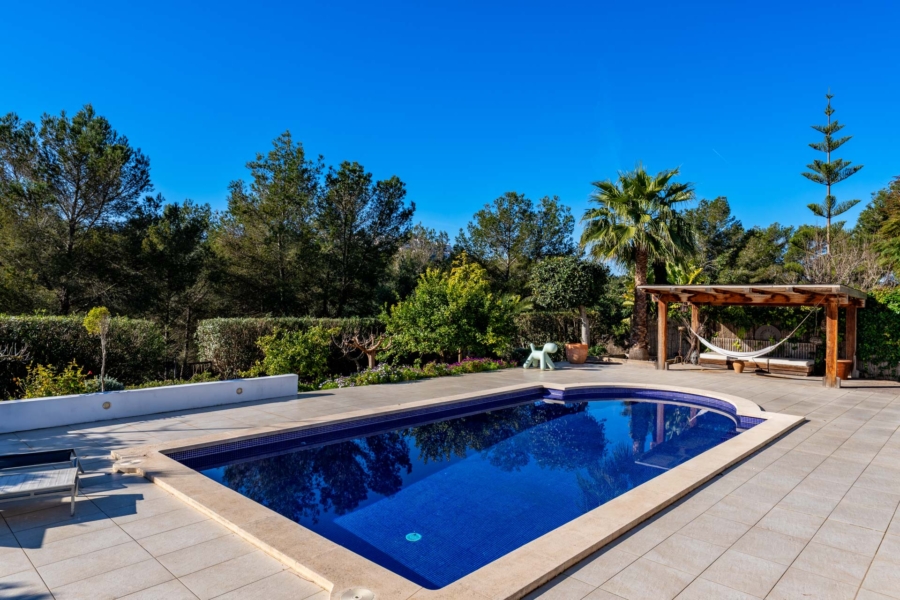Stilvolle Villa mit Pool und Garten in ruhiger Wohnlage - Pool (12661)