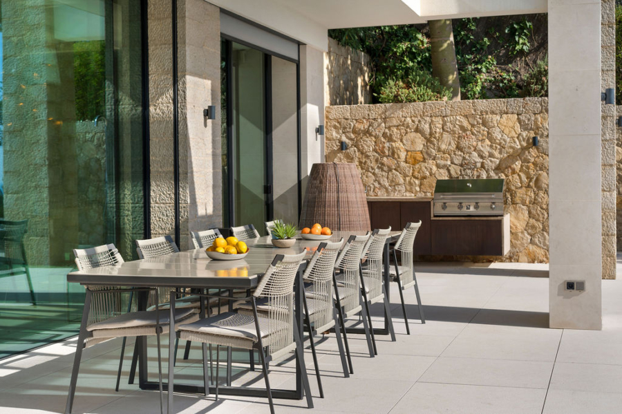 Einzigartige Luxusvilla mit Königsblick - Terrasse mit Essbereich (14080)