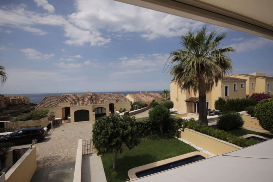 Charmantes Reihenhaus mit Meerblick in einer exklusiven Wohnanlage - Meerblick vom OG (6747)
