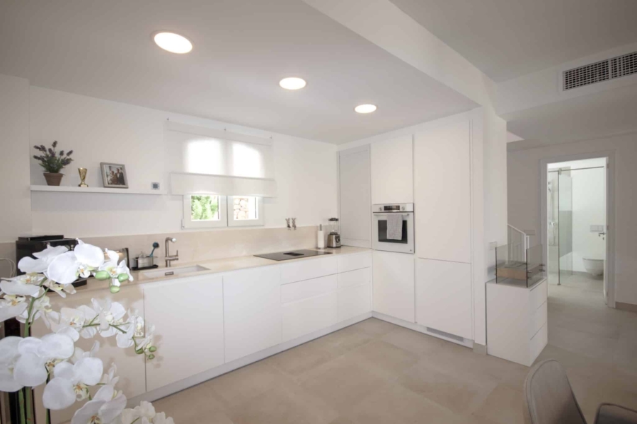 Charmantes Reihenhaus mit Meerblick in einer exklusiven Wohnanlage - Küche (6748)