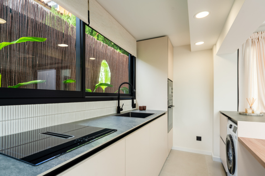 Hochwertig kernsaniertes Appartement in Santa Ponsa – fußläufig zum Strand - Küche (6608)