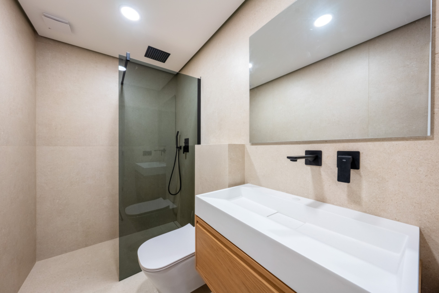 Hochwertig kernsaniertes Appartement in Santa Ponsa – fußläufig zum Strand - Badezimmer 1 (6612)
