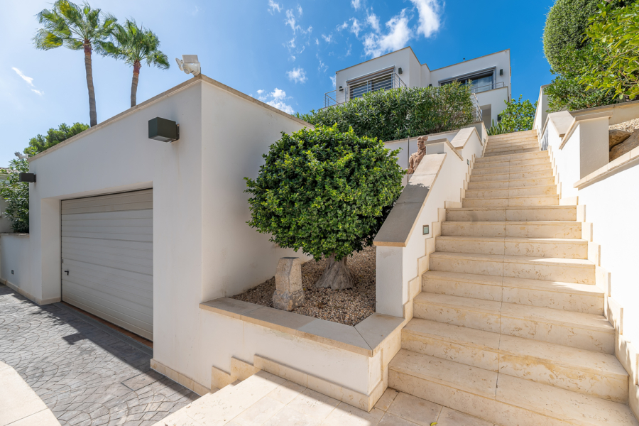 Südwest ausgerichtete Meerblickvilla in Costa d‘ en Blanes - Garage (4795)