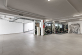 Untergeschoss mit grosser Garage und Fitnessbereich