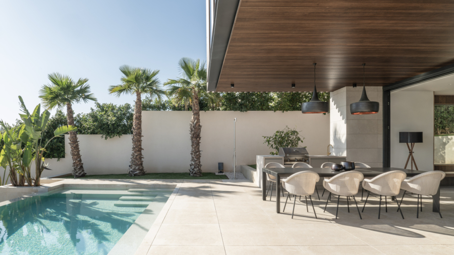 Luxuriöse Neubauvilla mit Meerblick in begehrter Wohnlage - Aussenküche, Terrasse und Pool (5848)