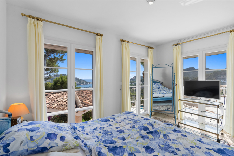 Schlafzimmer 1