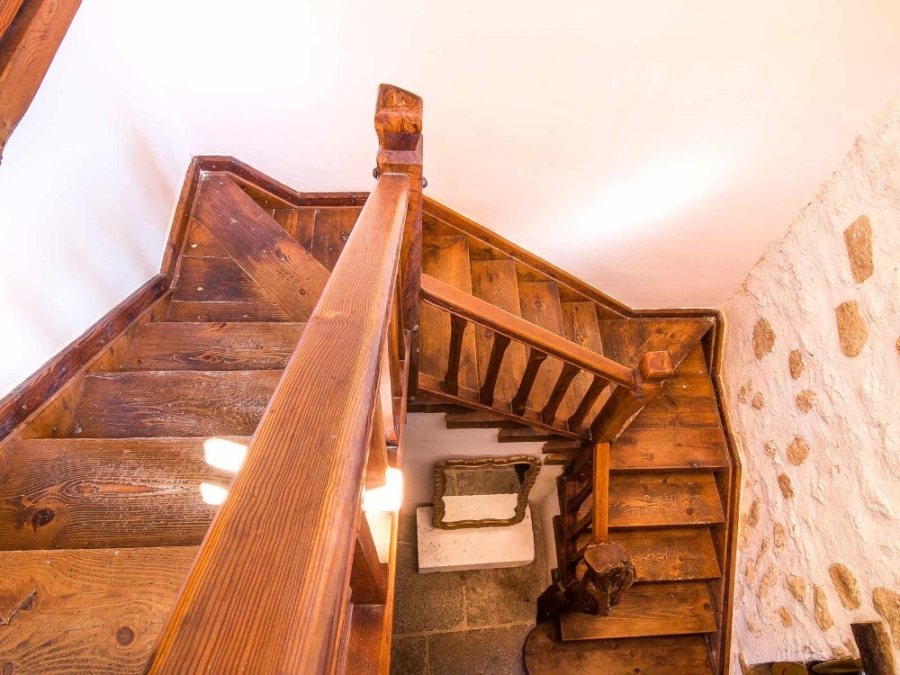 Mallorquinisches Anwesen aus dem 19. Jahrhundert zur Sanierung mit Meerblick - Treppe (3848)